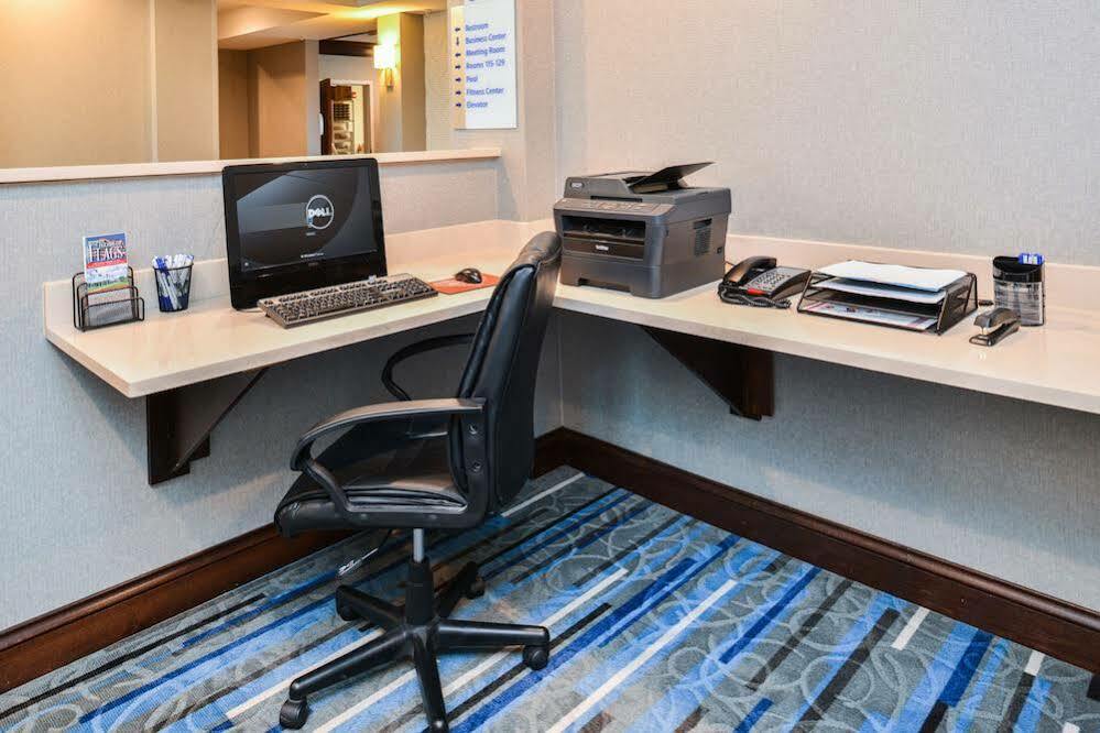 Holiday Inn Express Hotel & Suites York By Ihg Extérieur photo
